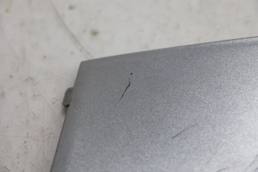 photo de RECHTER VOETSTEUNVERBINDING PIAGGIO MP3 125 (2006 - 2014) - Detail van het onderdeel