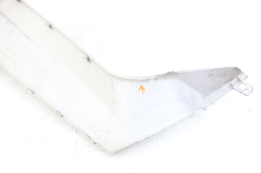 photo de LINKS VOETSTEUNVERBINDING YAMAHA XMAX X-MAX 125 (2006 - 2009) - Technische close-up