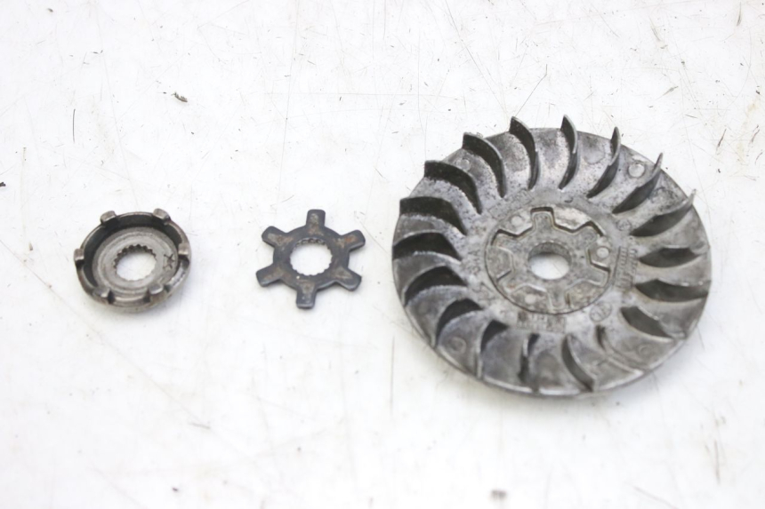 photo de VASTE NAAF MBK BOOSTER SPIRIT 50 (2004 - 2017) - Hoofdaanzicht