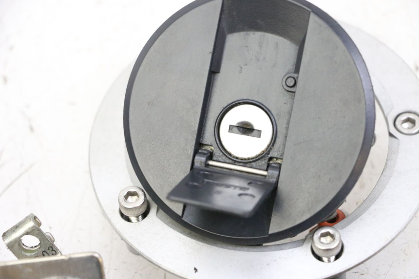 photo de SET SLOTEN SLEUTEL CDI NEIMAN SUZUKI GSR 750 (2011 - 2017) - Zoom op kwaliteit