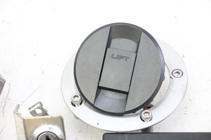 photo de SET SLOTEN SLEUTEL CDI NEIMAN SUZUKI GSR 750 (2011 - 2017) - Profielaanzicht