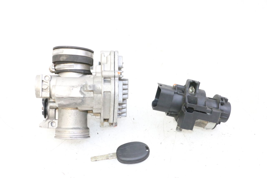 photo de SET SLOTEN, SLEUTEL, CDI, NEIMAN PIAGGIO MP3 500 (2014 - 2017) - Andere kijkhoek