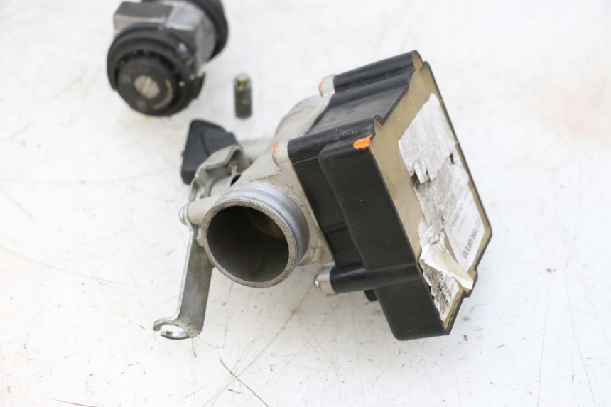 photo de SET SLOTEN, SLEUTEL, CDI, NEIMAN PEUGEOT SATELIS 125 (2013 - 2018) - Bevestigingspunten