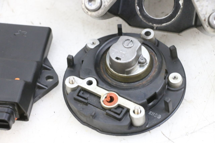 photo de SET SLOTEN, SLEUTEL, CDI, NEIMAN YAMAHA TDM ABS 900 (2002 - 2014) - Kenmerkende details