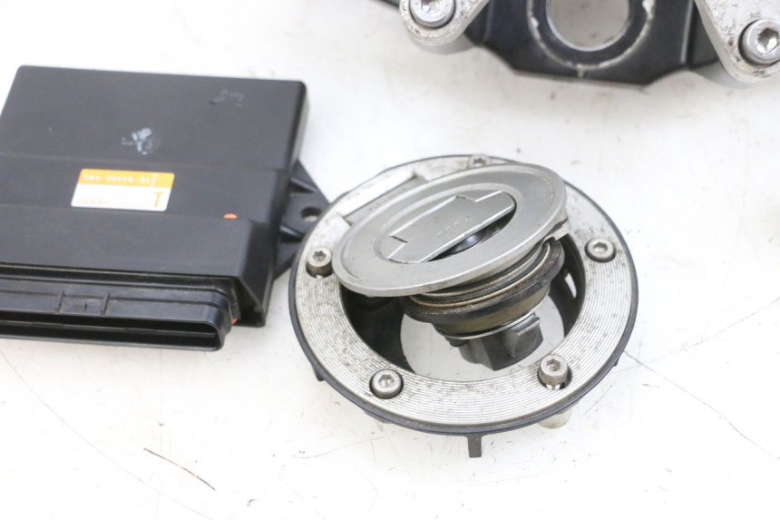 photo de SET SLOTEN, SLEUTEL, CDI, NEIMAN YAMAHA TDM ABS 900 (2002 - 2014) - Zoom op componenten