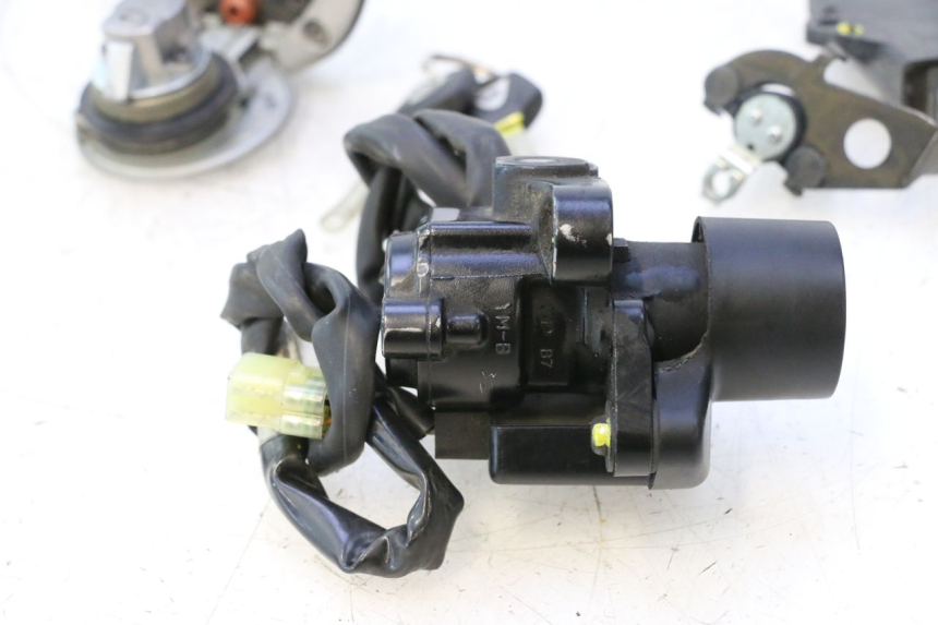 photo de SET SLOTEN, SLEUTEL, CDI, NEIMAN YAMAHA TDM ABS 900 (2002 - 2014) - Alternatieve hoek