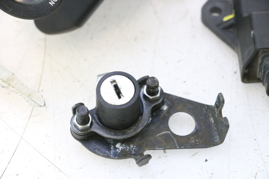 photo de SET SLOTEN, SLEUTEL, CDI, NEIMAN YAMAHA TDM ABS 900 (2002 - 2014) - Andere kijkhoek