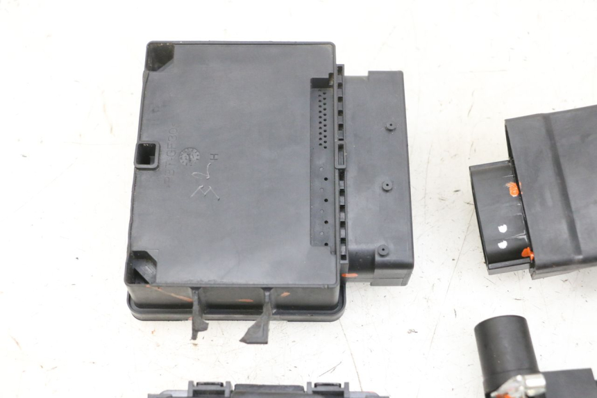 photo de SLOTSET SLEUTEL CDI NEIMAN YAMAHA TRICITY 300 (2020 - 2024) - Bevestigingspunten