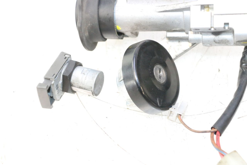 photo de SET SLOTEN, SLEUTEL, CDI, NEIMAN YAMAHA X-MAX XMAX 125 (2010 - 2013) - Staat van het oppervlak