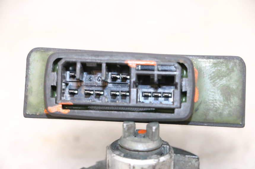 photo de SET SLOTEN SLEUTEL CDI NEIMAN PIAGGIO X8 125 (2004 - 2007) - Zoom op gebruiksstaat