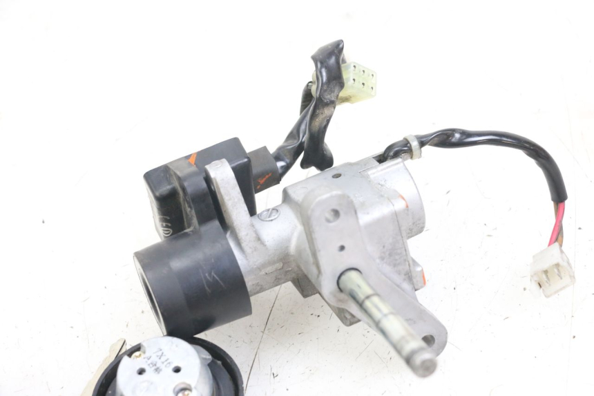 photo de SET SLOTEN SLEUTEL CDI NEIMAN YAMAHA XMAX X-MAX 125 (2006 - 2009) - Andere kijkhoek