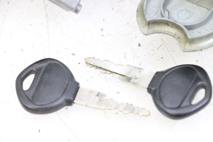 photo de NEIMAN SLOTSET MET SLEUTEL KYMCO AGILITY RS 4T 50 (2009 - 2013) - Productaanzicht