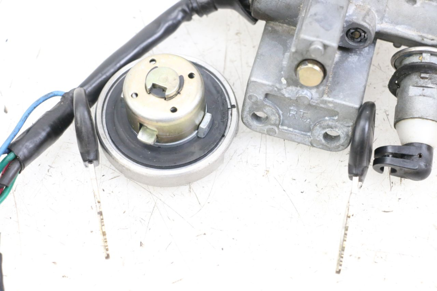 photo de NEIMAN SLOTSET MET SLEUTEL KYMCO AGILITY RS 4T 50 (2009 - 2013) - Zoom op gebruiksstaat