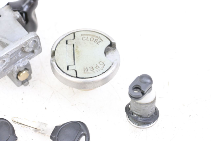 photo de NEIMAN SLOTSET MET SLEUTEL KYMCO AGILITY RS 4T 50 (2009 - 2013) - Bevestigingspunten