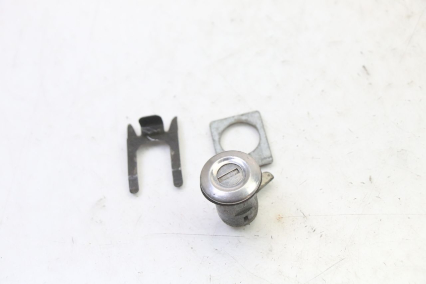 photo de NEIMAN SLOT EN SLEUTEL SET HONDA CBR RR FIREBLADE 900 (1992 - 1994) - Focus op structuur