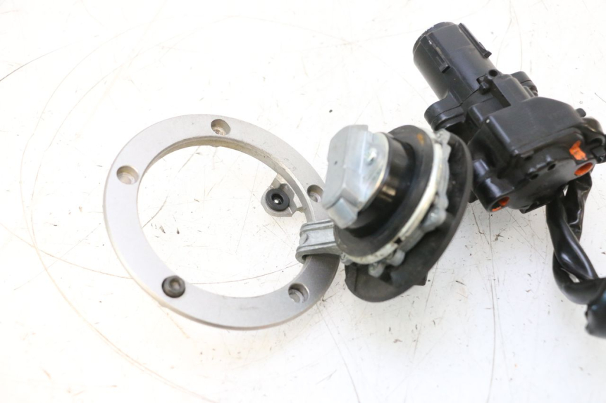 photo de SLOTSET MET ONTSLUITINGSLEUTEL KAWASAKI ER-6 ER6 F ABS 650 (2012 - 2016) - Detail van het onderdeel
