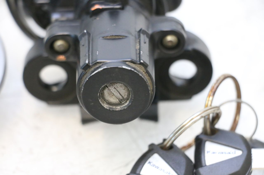 photo de SLOTSET MET ONTSLUITINGSLEUTEL KAWASAKI ER-6 ER6 F ABS 650 (2012 - 2016) - Detailaanzicht