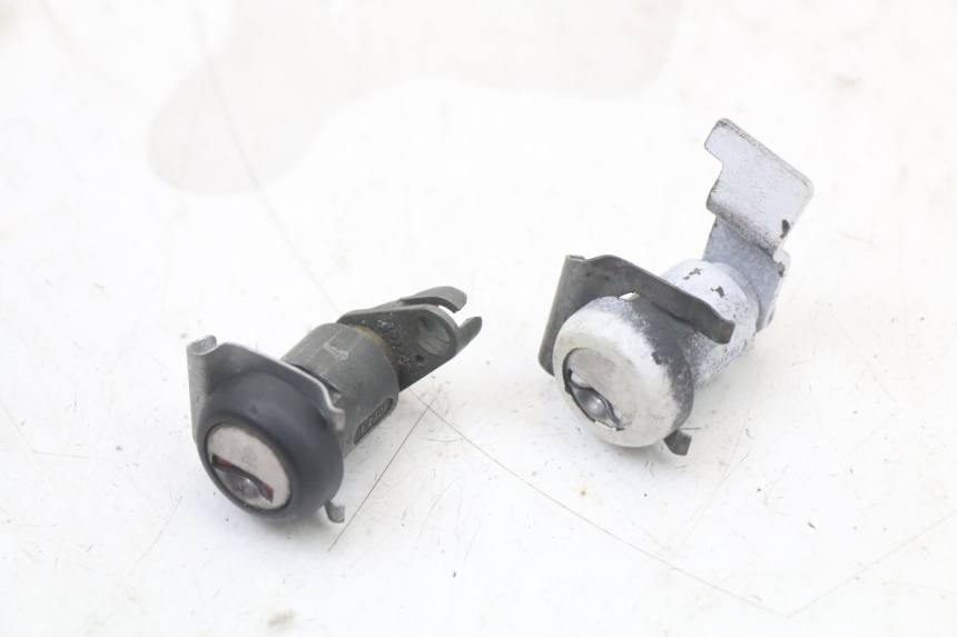 photo de NEIMAN SLOT EN SLEUTEL SET HONDA NES AROBASE 125 (2000 - 2003) - Bevestigingspunten