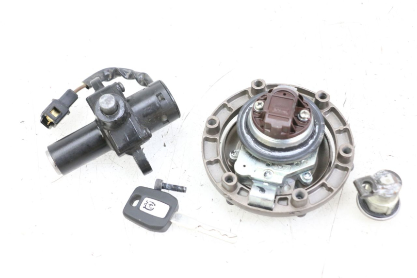 photo de NEIMAN SLOT EN SLEUTEL SET HUSQVARNA SVARTPILEN 401 (2018 - 2023) - Andere kijkhoek