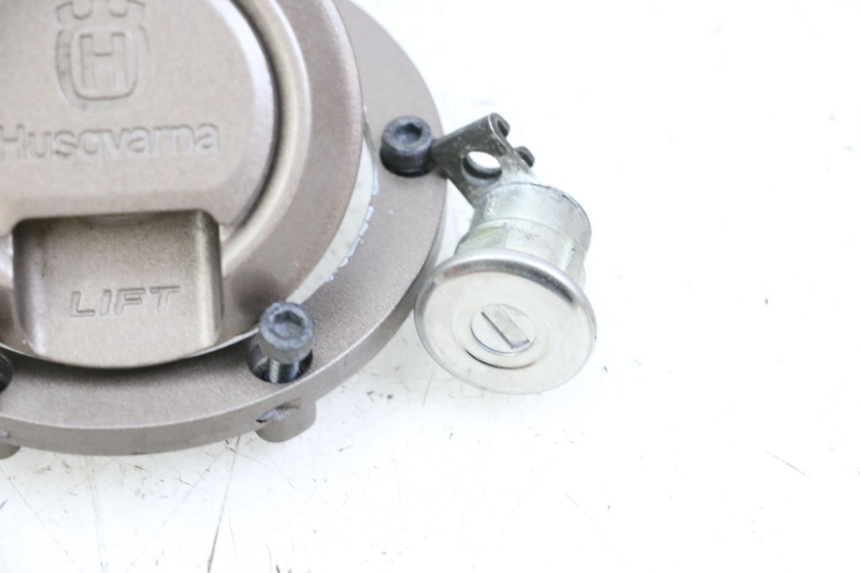 photo de NEIMAN SLOT EN SLEUTEL SET HUSQVARNA SVARTPILEN 401 (2018 - 2023) - Bevestigingspunten