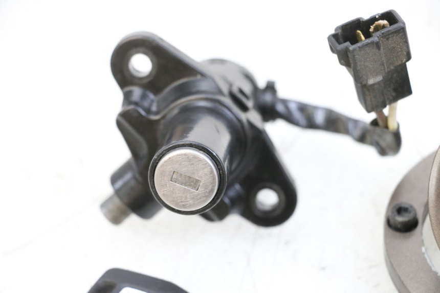 photo de NEIMAN SLOT EN SLEUTEL SET HUSQVARNA SVARTPILEN 401 (2018 - 2023) - Staat van het oppervlak