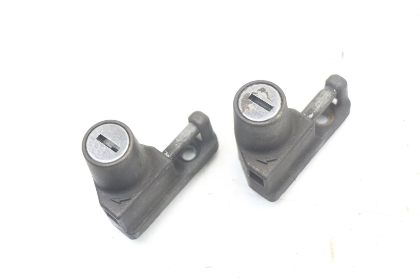 photo de NEIMAN SLOTSET MET SLEUTEL KAWASAKI GTR 1000 (1994 - 2004) - Kenmerkende details