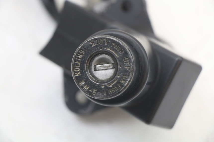 photo de NEIMAN SLOTSET MET SLEUTEL KAWASAKI GTR 1000 (1994 - 2004) - Andere kijkhoek