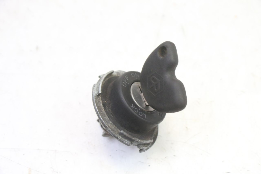 photo de NEIMAN SLOT EN SLEUTEL SET PIAGGIO LIBERTY 4T 50 (2009 - 2015) - Zoom op gebruiksstaat