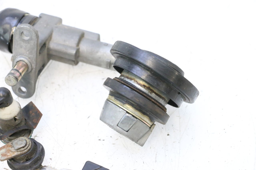 photo de SLOTSET ONTSLUITINGSLEUTEL KEEWAY MATRIX RX9 125 (2006 - 2007) - Zoom op gebruiksstaat