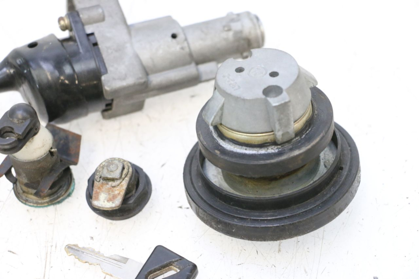 photo de SLOTSET ONTSLUITINGSLEUTEL KEEWAY MATRIX RX9 125 (2006 - 2007) - Bevestigingspunten