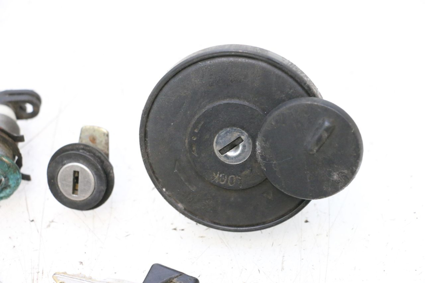 photo de SLOTSET ONTSLUITINGSLEUTEL KEEWAY MATRIX RX9 125 (2006 - 2007) - Markeringen en referenties