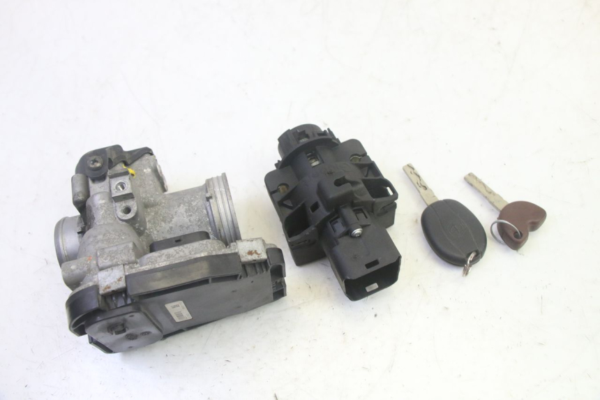 photo de NEIMAN SLOT EN SLEUTEL SET PIAGGIO MP3 HPE 350 (2018 - 2020) - Detail van het onderdeel