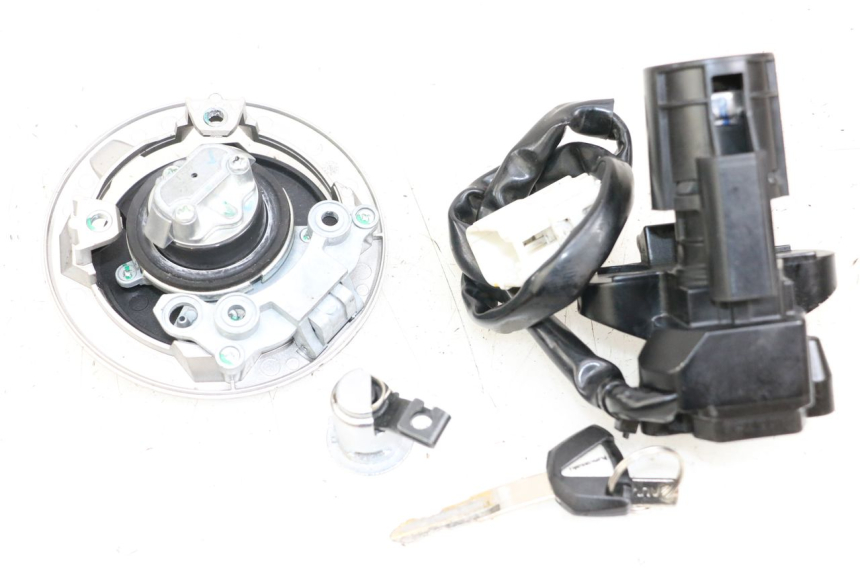 photo de NEIMAN SLOTSET MET SLEUTEL KAWASAKI NINJA 400 (2018 - 2023) - Bevestigingspunten