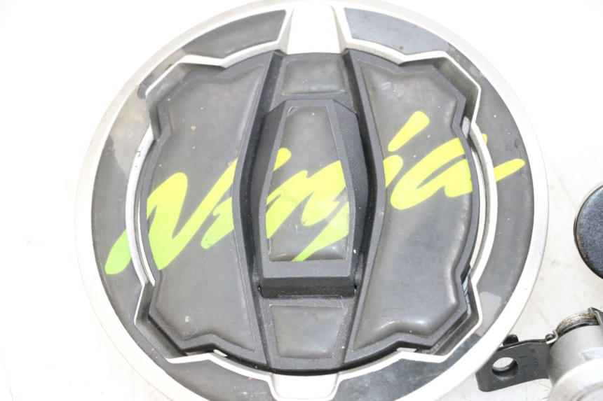 photo de NEIMAN SLOTSET MET SLEUTEL KAWASAKI NINJA 400 (2018 - 2023) - Gecontroleerd onderdeel