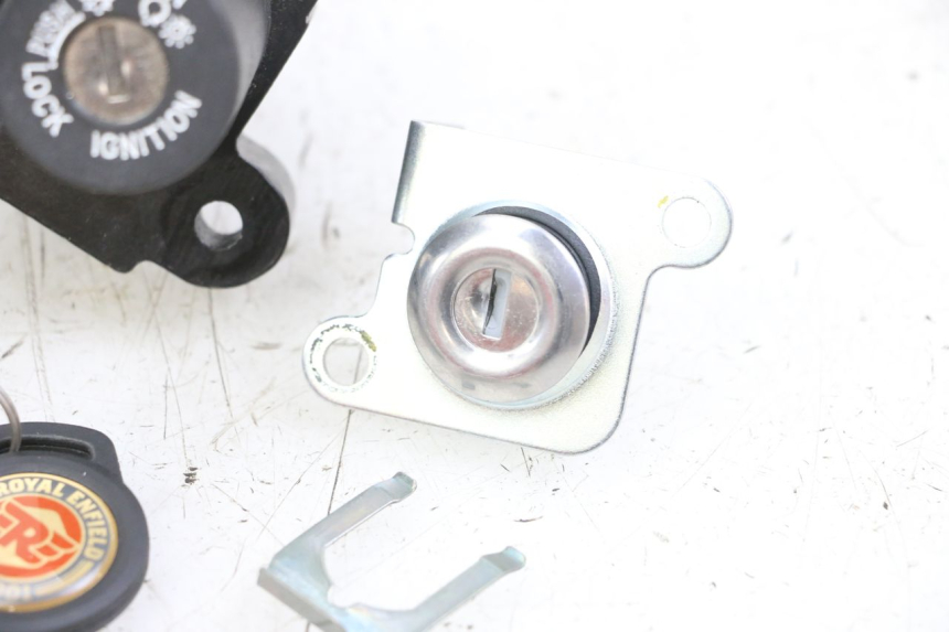 photo de NEIMAN SLOT EN SLEUTEL SET ROYAL ENFIELD SCRAM 411 (2022 - 2024) - Markeringen en referenties