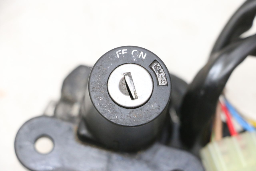 photo de NEIMAN SLOT EN SLEUTEL SET TRIUMPH SPRINT 900 (1995 - 1998) - Zoom op componenten