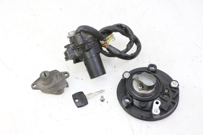 photo de NEIMAN SLOT EN SLEUTEL SET TRIUMPH SPRINT 900 (1995 - 1998) - Zoom op gebruiksstaat