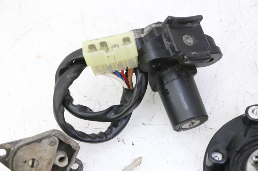 photo de NEIMAN SLOT EN SLEUTEL SET TRIUMPH SPRINT 900 (1995 - 1998) - Andere kijkhoek