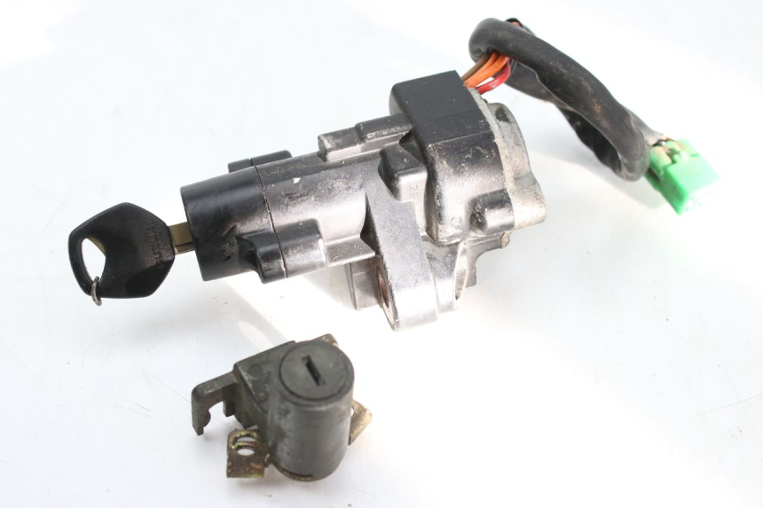 photo de NEIMAN SLOT EN SLEUTEL SET SUZUKI TLS TL S 1000 (1997 - 2001) - Bevestigingspunten