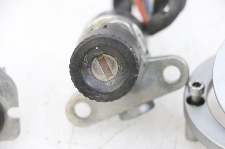 photo de NEIMAN SLOT EN SLEUTEL SET YAMAHA TZR 50 (2008 - 2016) - Kenmerkende details