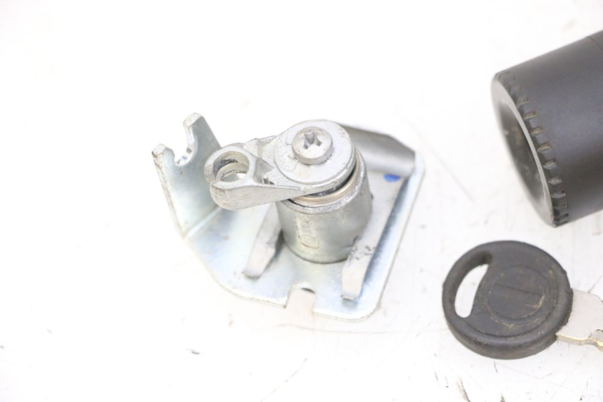 photo de NEIMAN SLOT EN SLEUTEL SET YAMAHA TZR 50 (2008 - 2016) - Andere kijkhoek