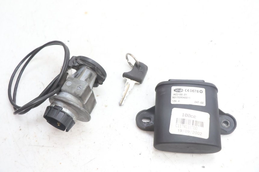 photo de SLOTSET ONTSLUITINGSLEUTEL PEUGEOT VIVACITY 100 (1999 - 2008) - Hoofdaanzicht
