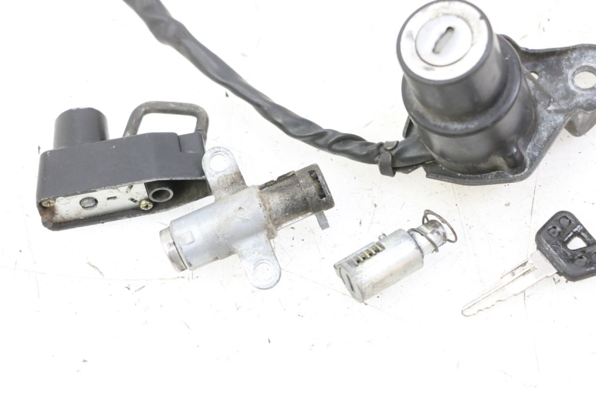 photo de NEIMAN SLOT EN SLEUTEL SET YAMAHA XV VIRAGO 535 (1988 - 2004) - Detail van het onderdeel