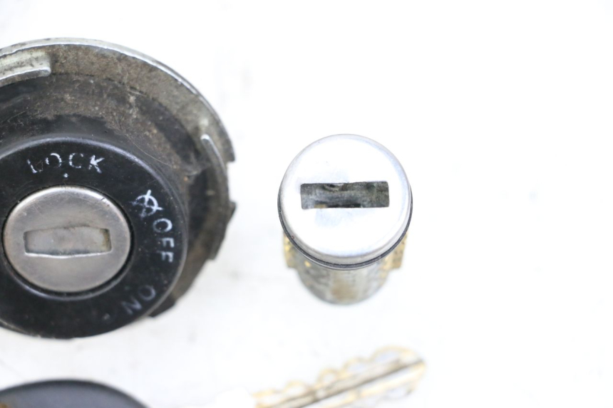 photo de SLOTSET SLEUTEL NEIMAN PIAGGIO ZIP 2T 50 (2009 - 2019) - Zoom op gebruiksstaat