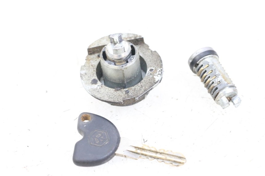 photo de SLOTSET SLEUTEL NEIMAN PIAGGIO ZIP 2T 50 (2009 - 2019) - Andere kijkhoek