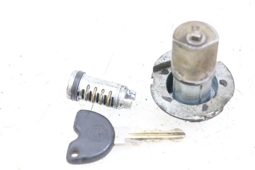 photo de SLOTSET SLEUTEL NEIMAN PIAGGIO ZIP 2T 50 (2009 - 2019) - Zoom op gebruiksstaat