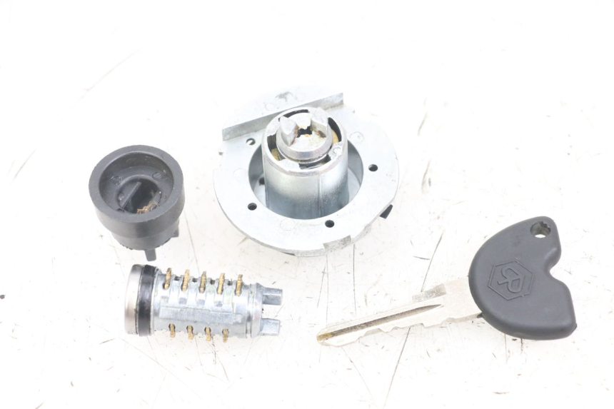 photo de SLOTSET SLEUTEL NEIMAN PIAGGIO ZIP 2T 50 (2009 - 2019) - Zoom op gebruiksstaat