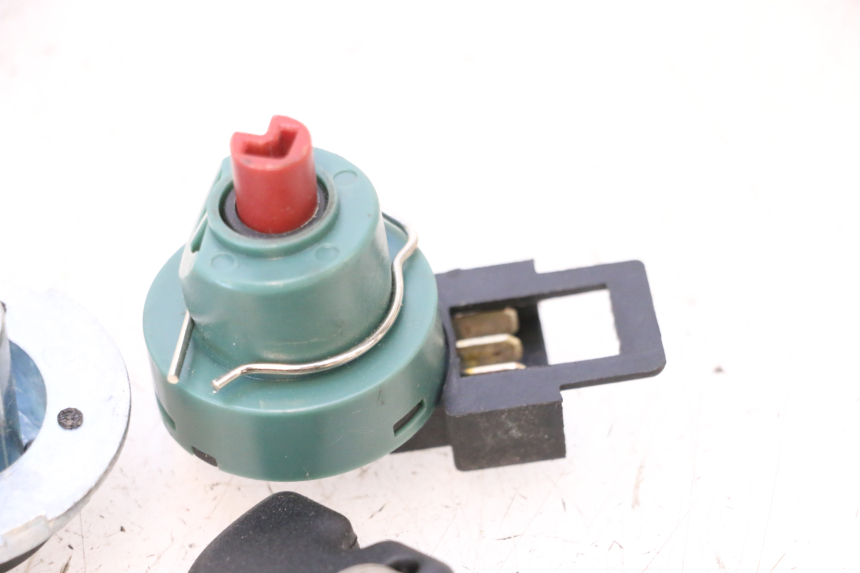 photo de SLOTSET SLEUTEL NEIMAN PIAGGIO ZIP 4T 50 (2018 - 2020) - Andere kijkhoek