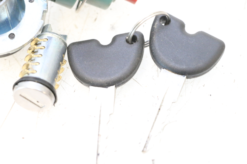 photo de SLOTSET SLEUTEL NEIMAN PIAGGIO ZIP 4T 50 (2018 - 2020) - Staat van het oppervlak