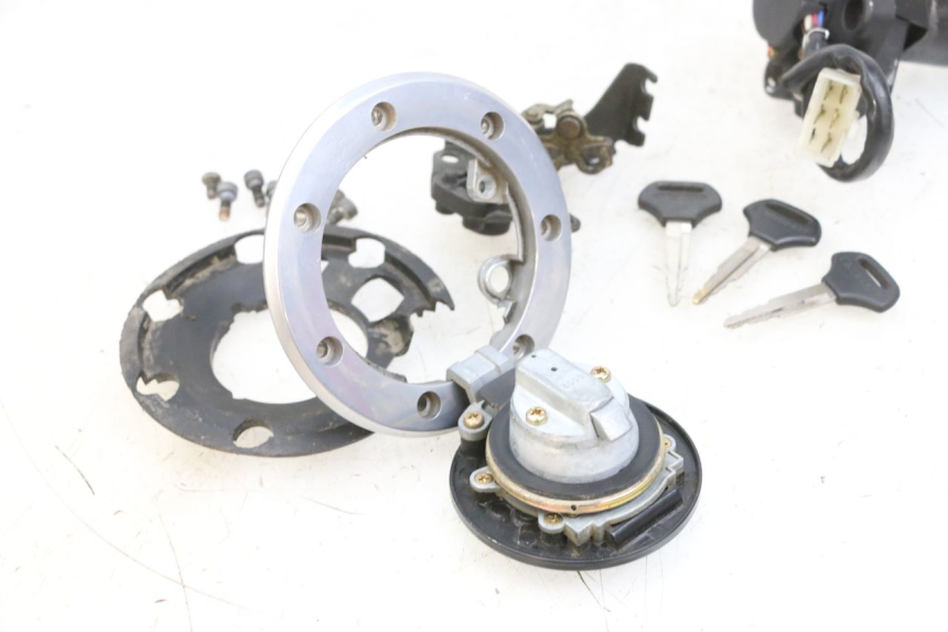 photo de NEIMAN SLOT EN SLEUTEL SET KAWASAKI ZR 7 750 (1999 - 2004) - Bevestigingspunten